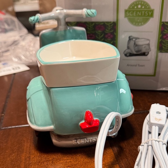 Scentsy Teal Around Town Retired Scooter Wax Warmer - Picture 3 of 5